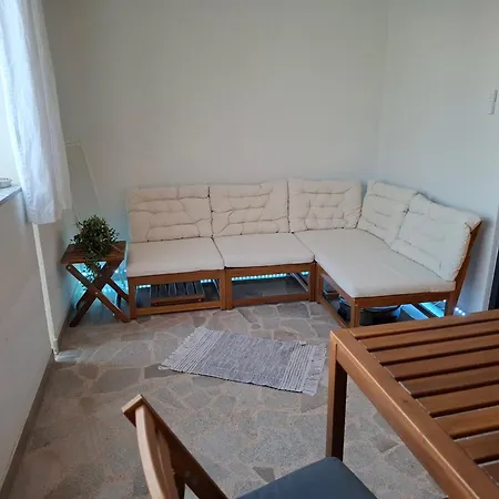 Nikoll Appartement Mandre